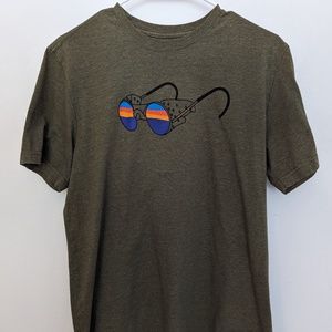 Patagonia Graphic T-shirt, Men’s Medium Slim Fit, Green